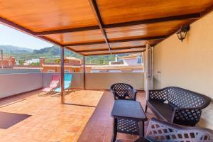 Balkón alebo terasa v ubytovaní 2BR Home with Parking - Mountain Views Terrace