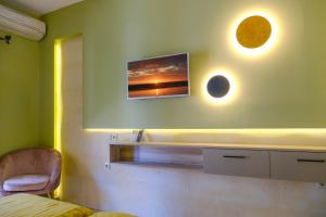 A bed or beds in a room at Country Inn