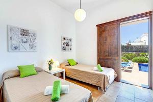 Cama o camas de una habitación en Villa Tamarells Ullastres