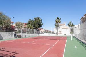 Tenis alebo squash v ubytovaní Villa Matías alebo jeho okolí