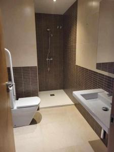 A bathroom at Roses Casc Antic S L Sabater 1