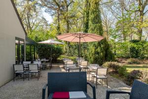 Zahrada ubytování Campanile Rouen Sud - Zénith - Parc Expo