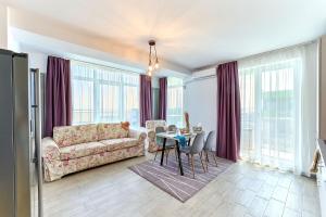 O zonă de relaxare la Blue Shell Apartment- Spa & Pool