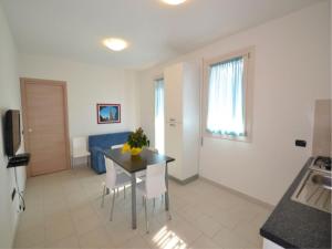 Η κουζίνα ή μικρή κουζίνα στο Newly built flat in the heart of Rosolina Mare +18 φωτογραφίες
