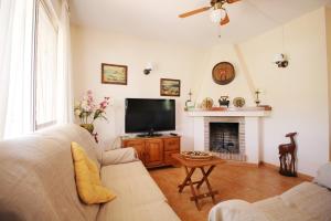 Televízia a/alebo spoločenská miestnosť v ubytovaní Villa Conchi by Spainsunrentals 1091