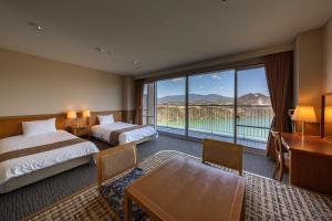 Giường trong phòng chung tại Enakyo Onsen Hotel Yuzuriha