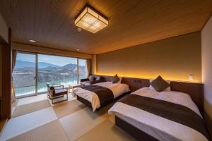 Giường trong phòng chung tại Enakyo Onsen Hotel Yuzuriha