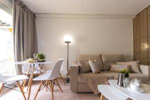 a living room with a couch and a table at Apartamentos Alboran-Arysal in Salou