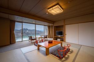 TV/trung tâm giải trí tại Enakyo Onsen Hotel Yuzuriha