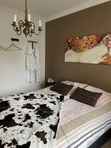 Ένα ή περισσότερα κρεβάτια σε δωμάτιο στο Bjarkarlækur - Meet the Locals