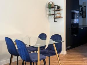 Кухня или мини-кухня в Apartment in Birkdale - 2 bedrooms
 +11 фотографий