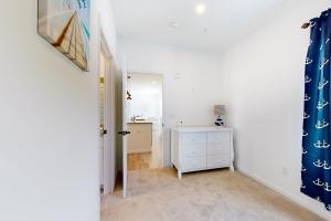 Kuchyň nebo kuchyňský kout v ubytování 20 Rehoboth Beach House --- 20494 Coastal Highway, Unit #20
