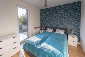 Ένα ή περισσότερα κρεβάτια σε δωμάτιο στο SEA Apartment Porto Łeba
