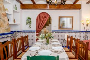 Reštaurácia alebo iné gastronomické zariadenie v ubytovaní Casa rural la balsa