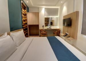 a hotel room with a large bed and a bathroom at Hotel Mystic Inn in Jaipur