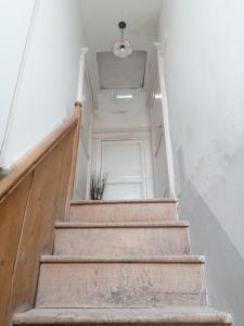 a staircase with a white door and a white wall at Demetra Piccola Casa Vacanze in Ielsi