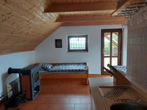 a room with a bed and a window in a house at Sklípek u kapličky in Velké Bílovice