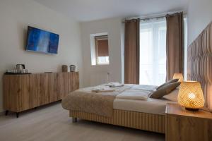 Giường trong phòng chung tại Apartamenty Feniks