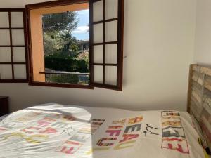 Ένα ή περισσότερα κρεβάτια σε δωμάτιο στο Appartement de vacances au calme absolu, vue mer.