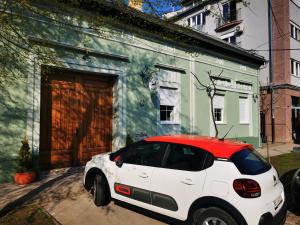 O edifício onde a casa de hóspedes está situado