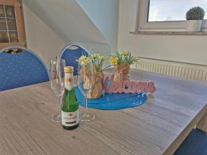 a table with two glasses and a bottle of wine at Ferienwohnung Thiessen in Silberstedt
