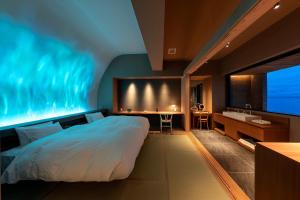 太良町にある太良嶽温泉 蟹御殿のベッドルーム(大型ベッド1台付)、バスルームが備わります。