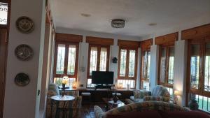 Televízia a/alebo spoločenská miestnosť v ubytovaní Finca Cerro del Moro