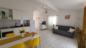 Kuchyň nebo kuchyňský kout v ubytování Apartmani Tolj
