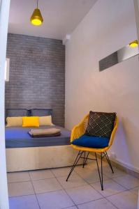 a bedroom with a bed and a chair in it at Appartement 1er arrondissement in Marseille