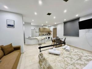 Kuchyňa alebo kuchynka v ubytovaní Varkiza House