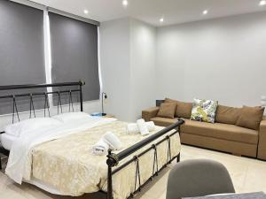 Posteľ alebo postele v izbe v ubytovaní Varkiza House