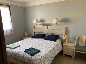 a bedroom with a bed with two pillows on it at MAISON 3 CHAMBRES SUR UNE DUNE A 50 M DE LA PLAGE in La Tranche-sur-Mer
