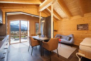 a kitchen and living room with a table and chairs at Achners Chalet am Forsthaus in Wallgau