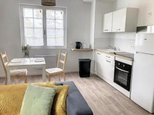 Kuchnia lub aneks kuchenny w obiekcie Résidence Appartements Niort wifi-parking
