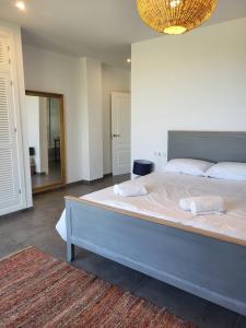 Posteľ alebo postele v izbe v ubytovaní Family house with nice garden 10min from Sanlúcar