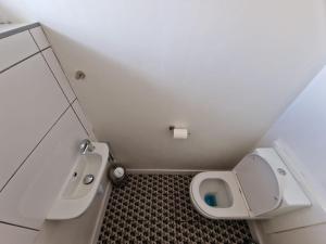 a small bathroom with a toilet and a sink at Cozy room - Only room in London