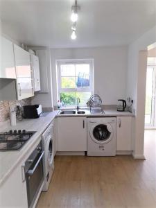 Billede fra billedgalleriet på Beautiful 4 Bedroom Treasure home i Hemel Hempstead