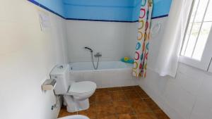 a bathroom with a toilet and a bath tub at Buenavista de Illora Íllora by Ruralidays in Illora +20 photos