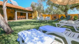 Ogród w obiekcie Casa rural Navalonguilla Santa Olalla del Cala by Ruralidays