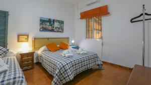 Łóżko lub łóżka w pokoju w obiekcie Casa rural Navalonguilla Santa Olalla del Cala by Ruralidays