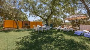 Ogród w obiekcie Casa rural Navalonguilla Santa Olalla del Cala by Ruralidays