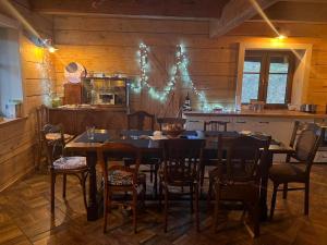 a dining room with a table and chairs at Chata Wetłyna II in Wetlina
