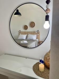 Кровать или кровати в номере Afroditi Junior Suites