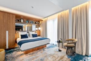 Posteľ alebo postele v izbe v ubytovaní CARD Hôtel