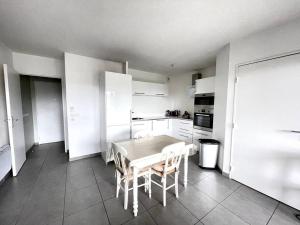 Kuchyňa alebo kuchynka v ubytovaní Spacieux T2 + Parking à 5 min d'Aix