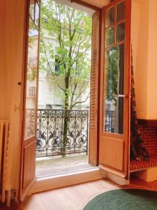Fotografia z galérie ubytovania Villa muguette - coeur de Vichy-1er étage-balcon v destinácii Vichy