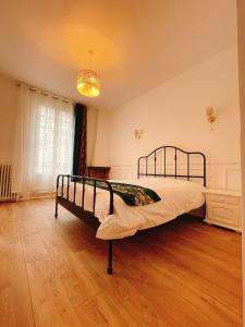 Fotografia z galérie ubytovania Villa muguette - coeur de Vichy-1er étage-balcon v destinácii Vichy