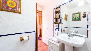 Kúpeľňa v ubytovaní Cortijo El Nuevo Olivo Órgiva by Ruralidays