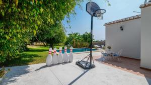 Bazén v ubytovaní Villa ManuelG Nerja by Ruralidays alebo v jeho blízkosti