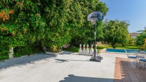 Bazén v ubytovaní Villa ManuelG Nerja by Ruralidays alebo v jeho blízkosti